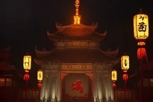 《月光修理铺》封面：夜色里的修表台与月光