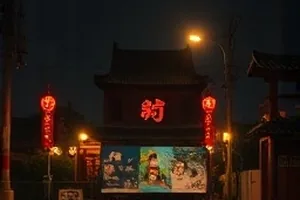 《星轨之外》封面：舷窗外缓慢移动的星带